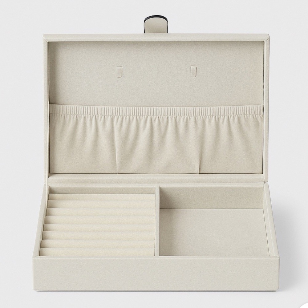 NWT: Radley London Cream Jewelry Box with magnetic closure (9.5"×7"×2")